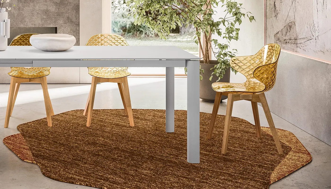 Saint Tropez: Chair with plastic shell and wooden base